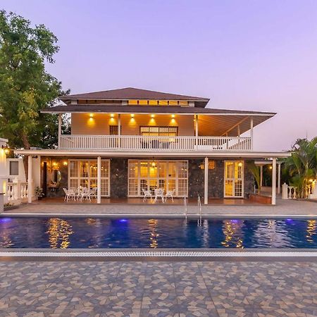 Stayvista'S Lake La Vie - Tranquil Lake-View Villa Amidst Farmland With Pool And Poolside Gazebo - Proximity To Sula Насик Экстерьер фото