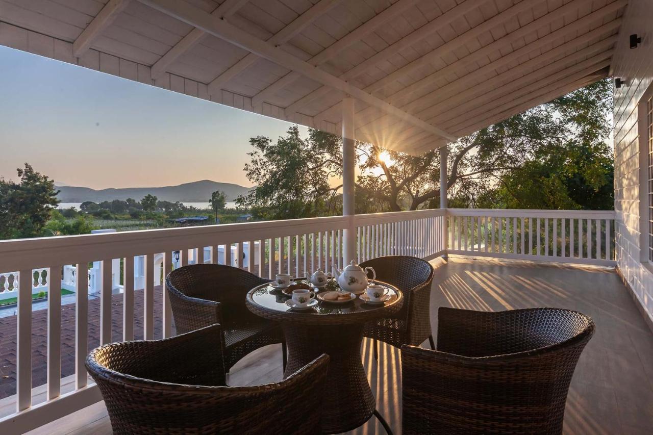 Stayvista'S Lake La Vie - Tranquil Lake-View Villa Amidst Farmland With Pool And Poolside Gazebo - Proximity To Sula Насик Экстерьер фото