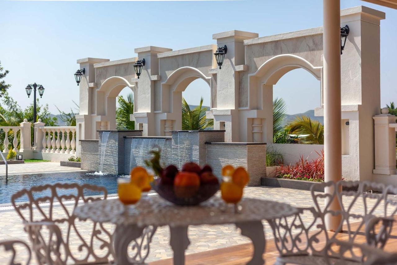 Stayvista'S Lake La Vie - Tranquil Lake-View Villa Amidst Farmland With Pool And Poolside Gazebo - Proximity To Sula Насик Экстерьер фото