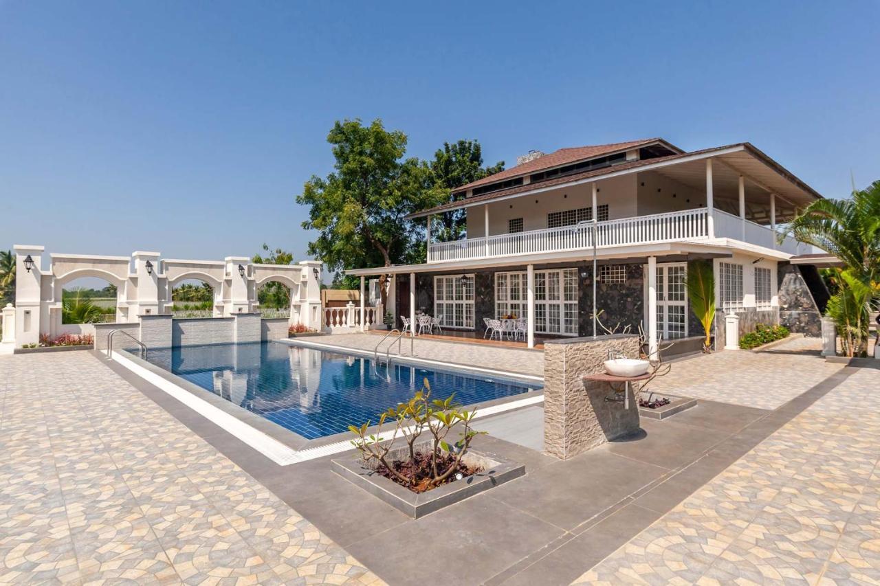 Stayvista'S Lake La Vie - Tranquil Lake-View Villa Amidst Farmland With Pool And Poolside Gazebo - Proximity To Sula Насик Экстерьер фото